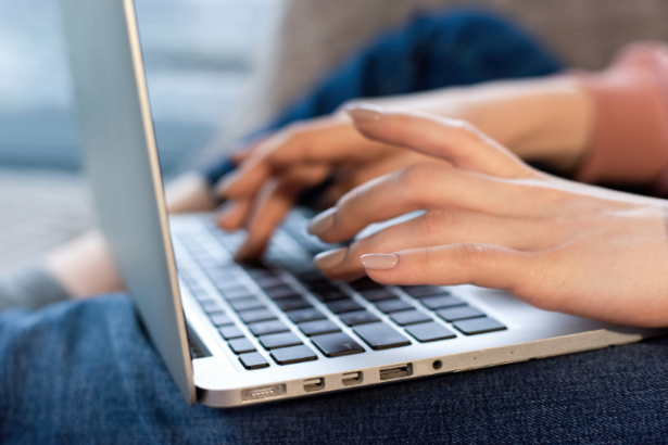 A Saftec Digital te orienta sobre como remover seu nome de sites de terceiros, garantindo sua privacidade e segurança online.