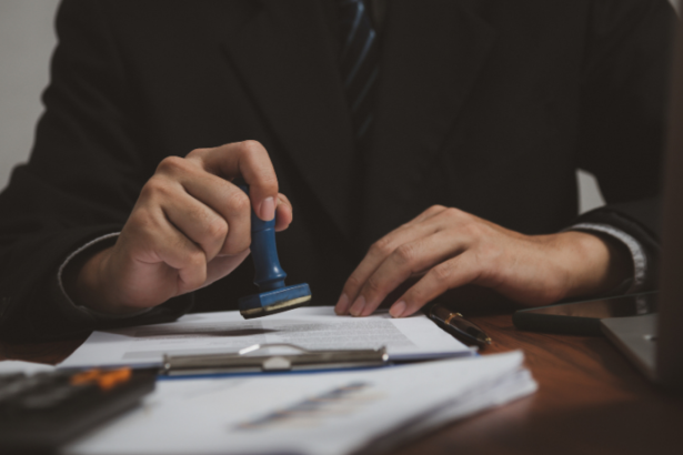 Kelsem Ricardo Rios Lima explica o que é o apostilamento de Haia e como validar documentos para uso no exterior.