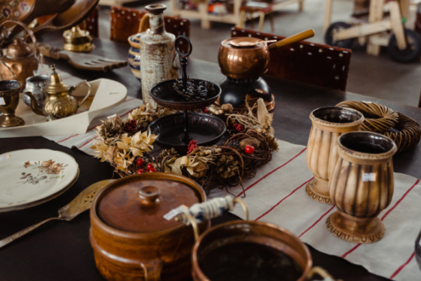 Cristiane Ruon dos Santos ensina como objetos de coleção podem transformar ambientes com charme e personalidade.