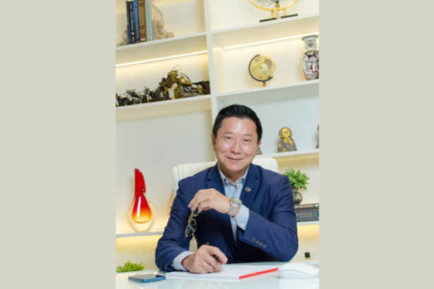 Mastopexia sem prótese é indicada para quem busca elevação com naturalidade, explica Milton Seigi Hayashi.