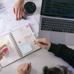 O impacto das startups acelera a transformação do mercado tradicional e redefine o futuro dos negócios digitais. Andre de Barros Faria destaca como inovação e agilidade mudam estruturas consolidadas.