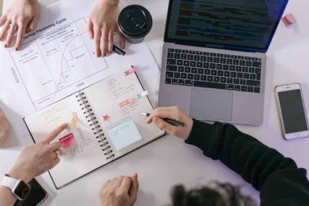 O impacto das startups acelera a transformação do mercado tradicional e redefine o futuro dos negócios digitais. Andre de Barros Faria destaca como inovação e agilidade mudam estruturas consolidadas.